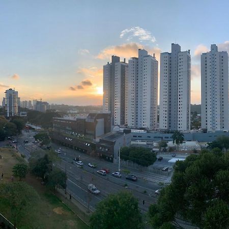 קוריטיבה 707- Apartamento Encantador, Amplo E Decorado, Quarto, Sala, Cozinha, Mobiliario Moderno, Cozinha Completa Com Utensilios , Excelente Vista Da Cidade E Localizacao Privelegiada No Bairro Bigorrilho מראה חיצוני תמונה