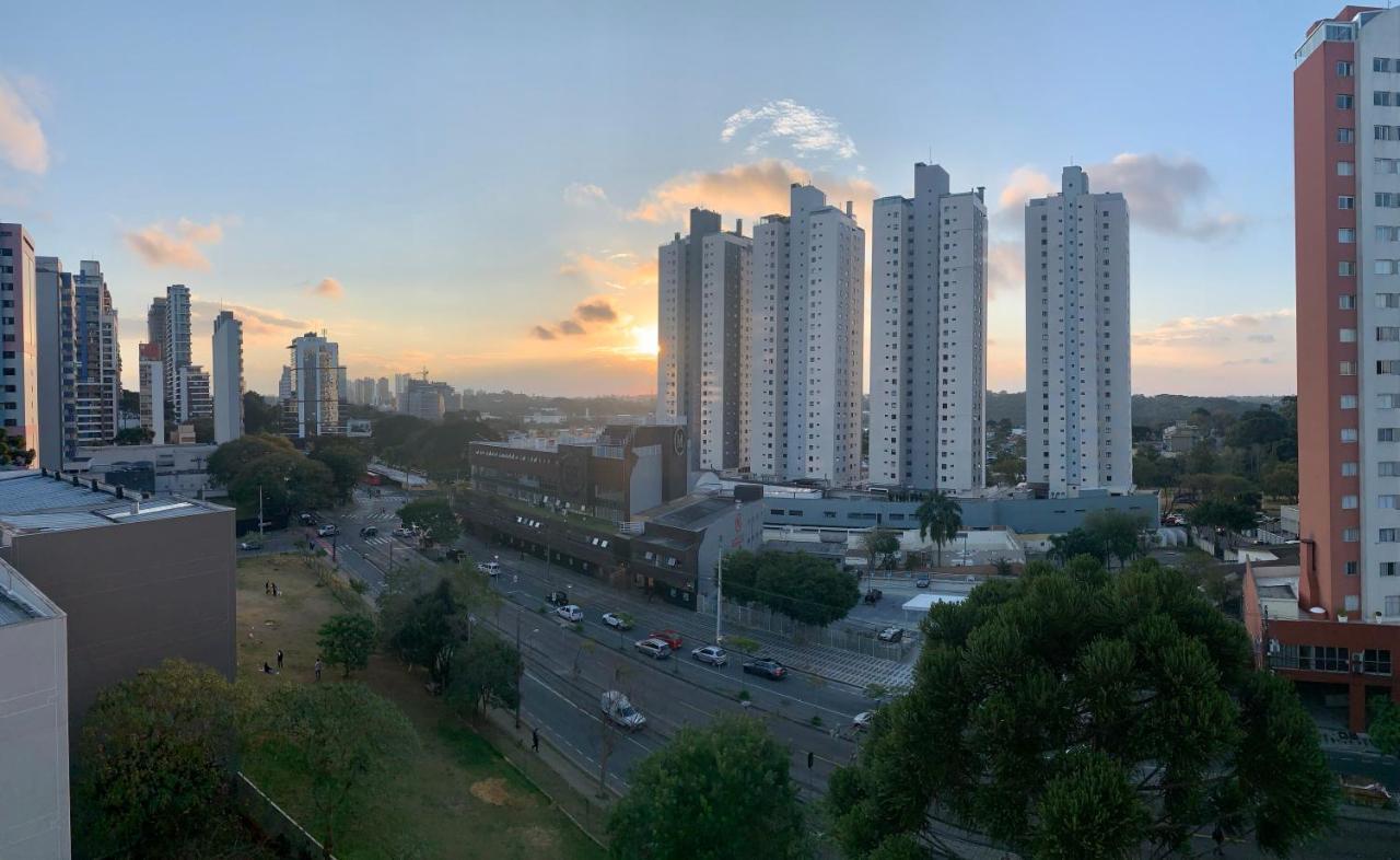 קוריטיבה 707- Apartamento Encantador, Amplo E Decorado, Quarto, Sala, Cozinha, Mobiliario Moderno, Cozinha Completa Com Utensilios , Excelente Vista Da Cidade E Localizacao Privelegiada No Bairro Bigorrilho מראה חיצוני תמונה