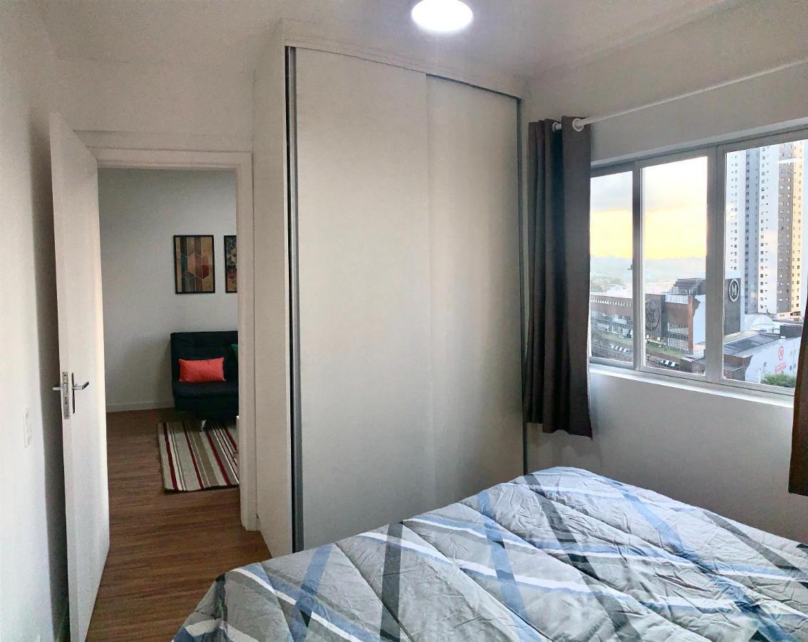 קוריטיבה 707- Apartamento Encantador, Amplo E Decorado, Quarto, Sala, Cozinha, Mobiliario Moderno, Cozinha Completa Com Utensilios , Excelente Vista Da Cidade E Localizacao Privelegiada No Bairro Bigorrilho מראה חיצוני תמונה
